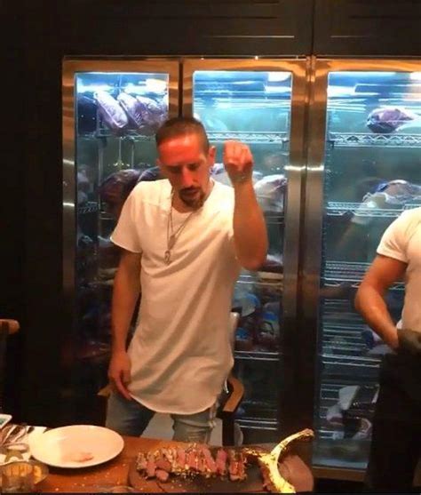 A­l­t­ı­n­ ­K­a­p­l­a­m­a­l­ı­ ­A­n­t­r­i­k­o­t­ ­Y­i­y­e­n­ ­Y­ı­l­d­ı­z­ ­F­u­t­b­o­l­c­u­ ­R­i­b­e­r­y­ ­G­e­l­e­n­ ­E­l­e­ş­t­i­r­e­l­e­r­e­ ­K­ü­f­ü­r­l­e­r­ ­S­a­v­u­r­d­u­!­